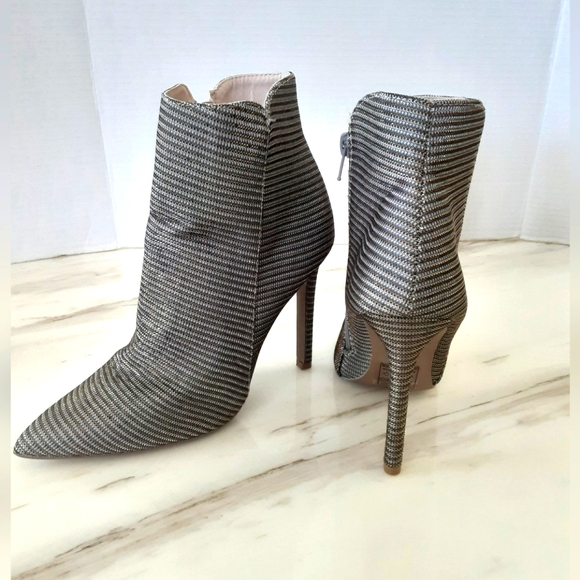 QUPID Metallic Silver Gold Pewter Stiletto Ankle Boots Sz 7M - Picture 1 of 9